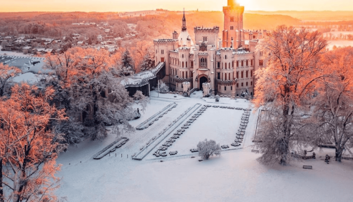 production-services-and-filming-in-czechia-castle-with-park